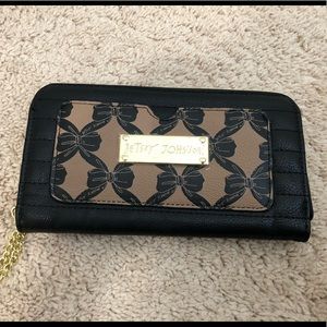 ✨PRICE FIRM! ✨ Betsey Johnson Wristlet